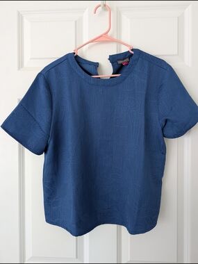 Vince Camuto Women's Short Sleeve Navy Top with Subtle Floral Texture
